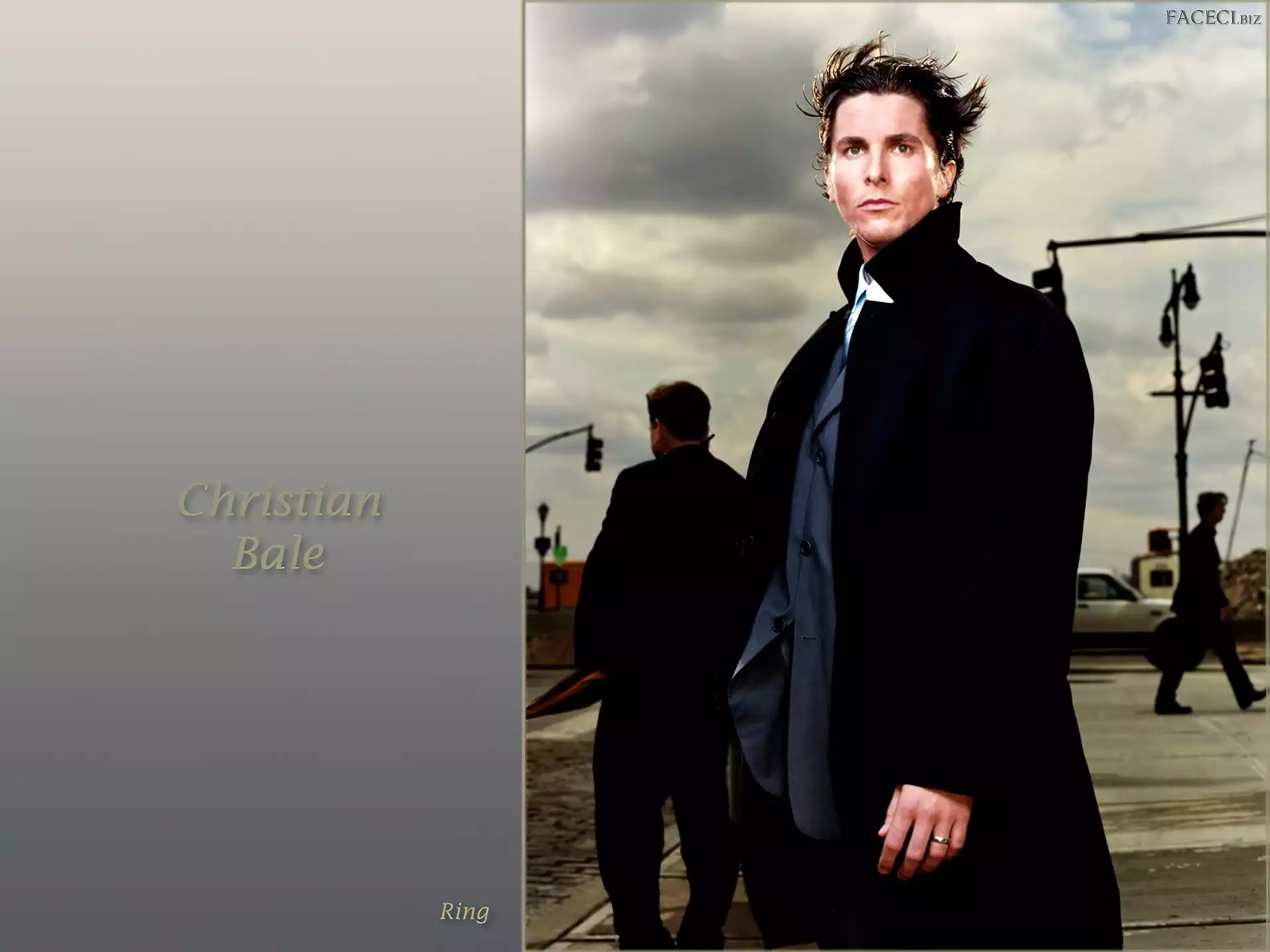 Christian Bale, czarny płaszcz